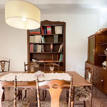 Pleasant With Whirlpool Сasa de vacaciones Serrungarina