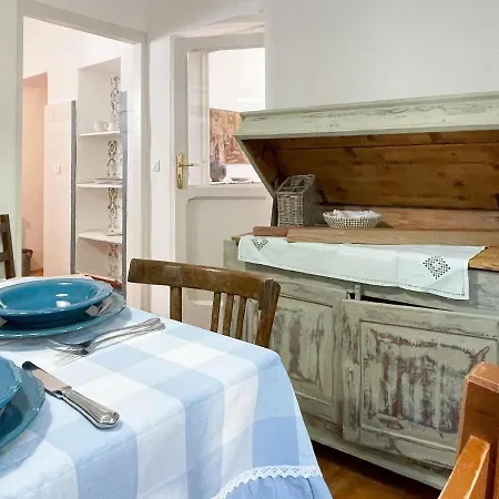Ferienhaus Pleasant With Whirlpool